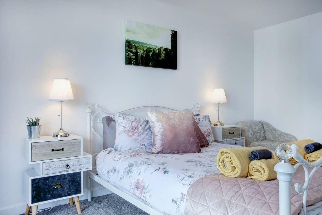 Newly Renovated Riverside Flat W/ Private Balcony Norwich Bagian luar foto